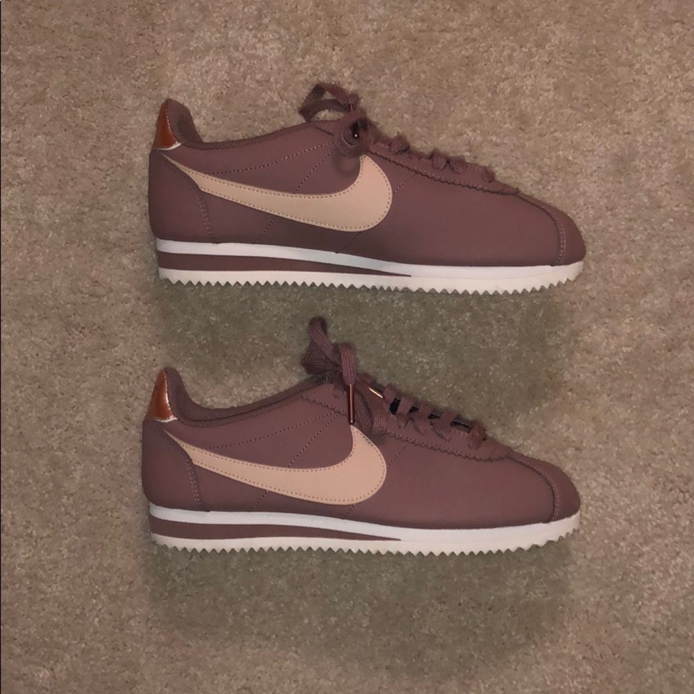 Women’s Nike Cortez Sneakers (US 7.5)